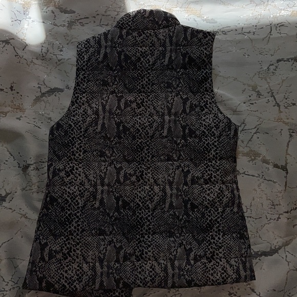 Michael Kors Puffer Vest black and white snakeskin zip up size XS - Picture 6 of 9